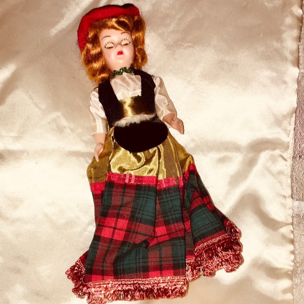vintage arco dolls of the world Scotland w/stand